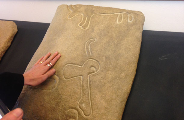 Tablette tactile des gravures des monuments mégalithiques