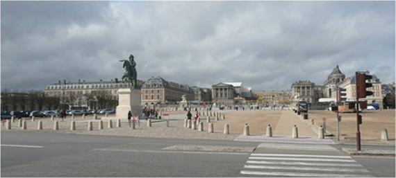 Avenue Rockefeller et place d’Armes avec la statue de Louis XIV après restauration