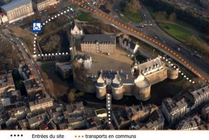 Vue aérienne du château et des différents accès
