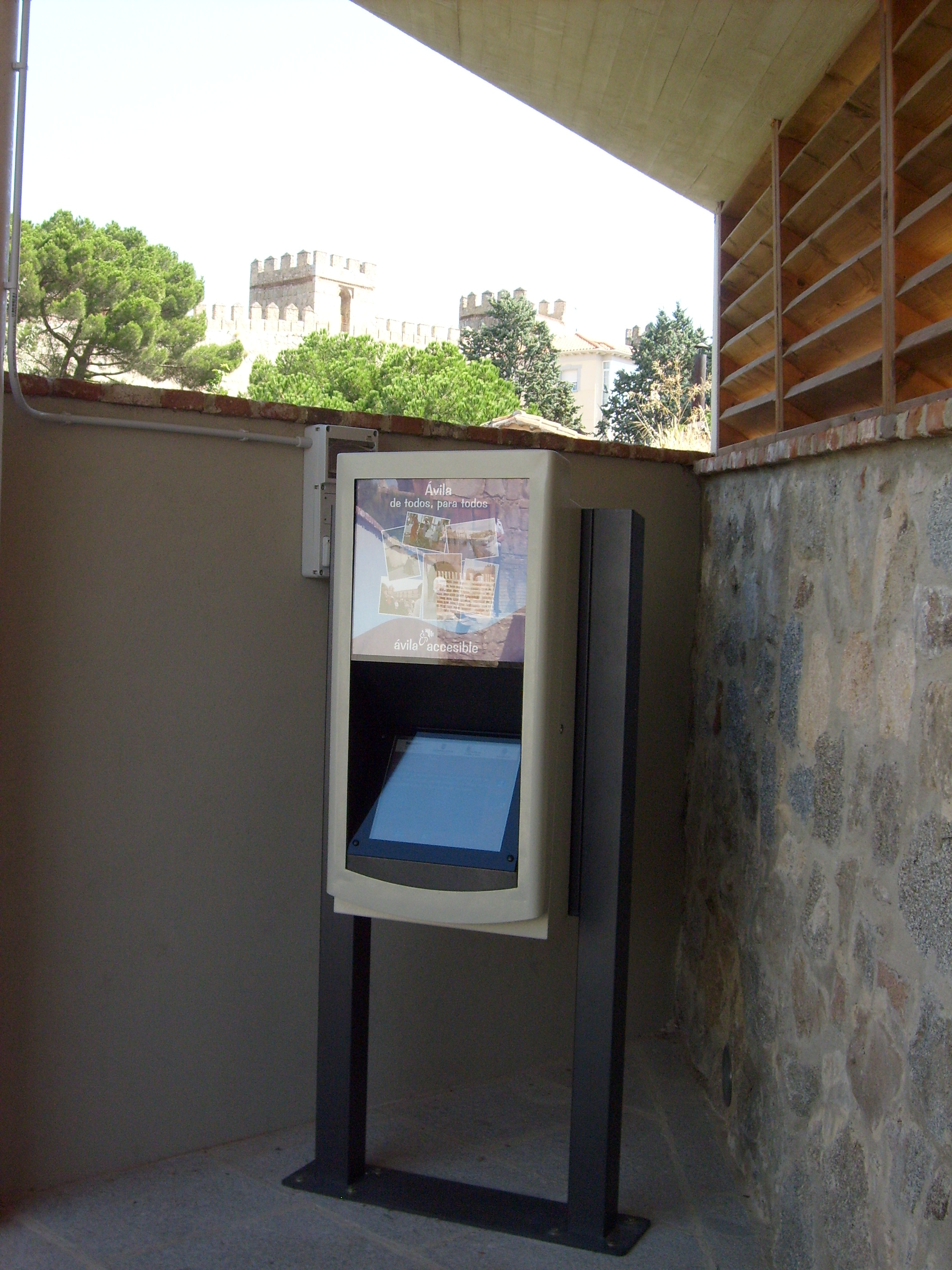 The accessible information point, with information in multiple formats – visual, audible and sign language 